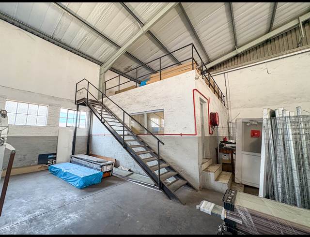 1,345M² WAREHOUSE TO LET IN NEW GERMANY