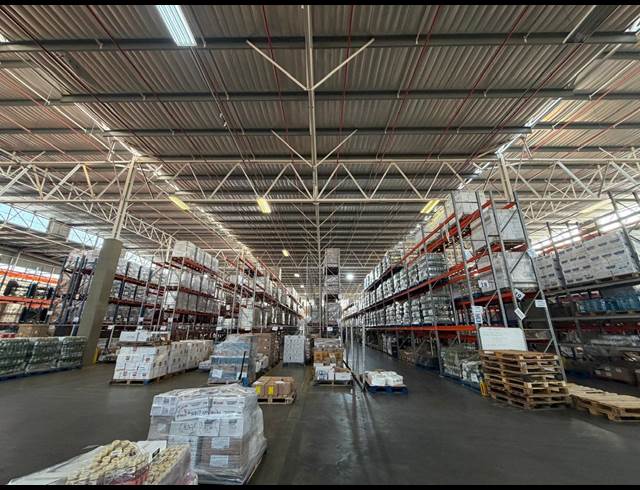7,838M² WAREHOUSE TO LET IN CLAYVILLE