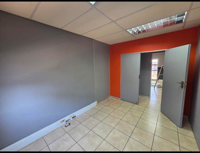 97M² WAREHOUSE TO LET IN MONTANA PARK