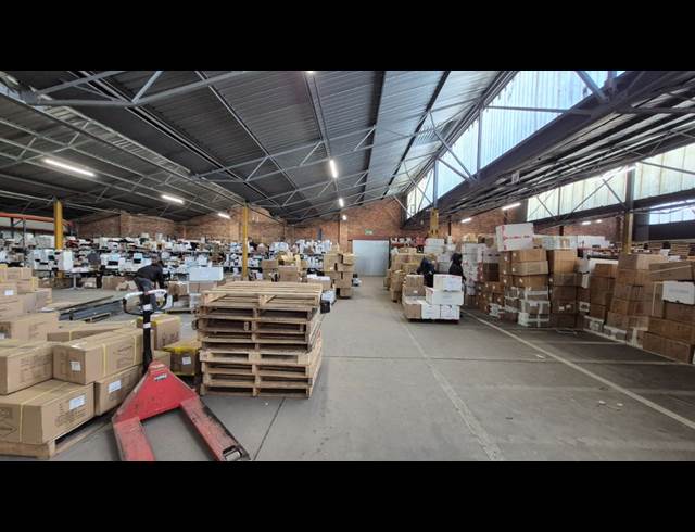 5,356M² WAREHOUSE TO LET IN ANDERBOLT
