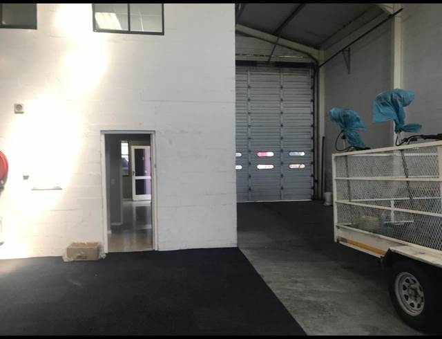 283M² WAREHOUSE RENTED IN AIRPORT INDUSTRIA