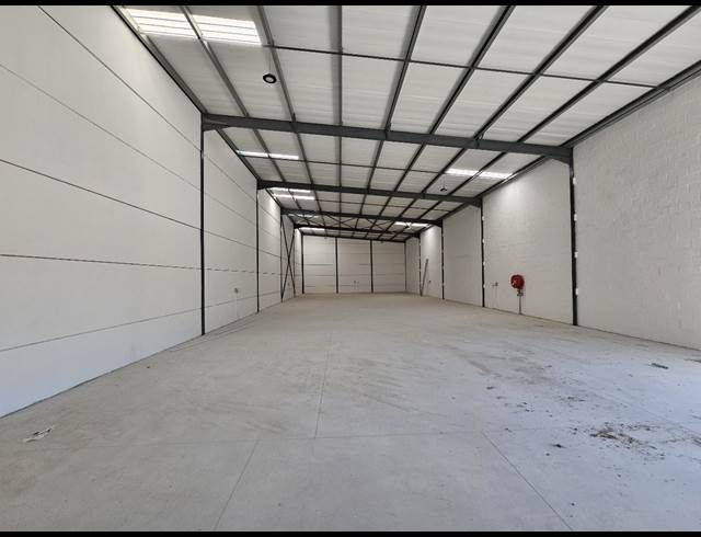 1,054M² WAREHOUSE TO LET IN KILLARNEY GARDENS