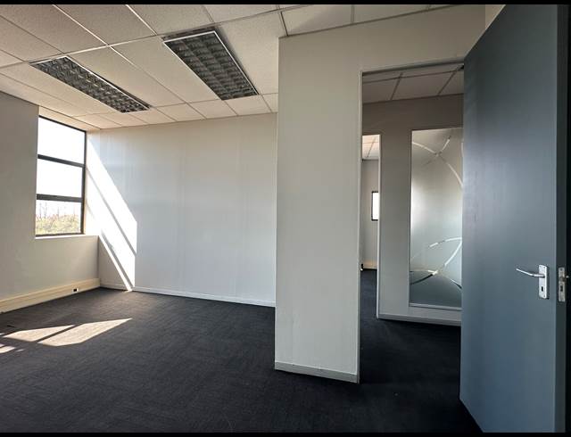 142.10M² OFFICE TO LET IN HIGHVELD TECHNOPARK