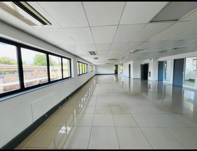 303M² OFFICE TO LET IN RANDJESPARK