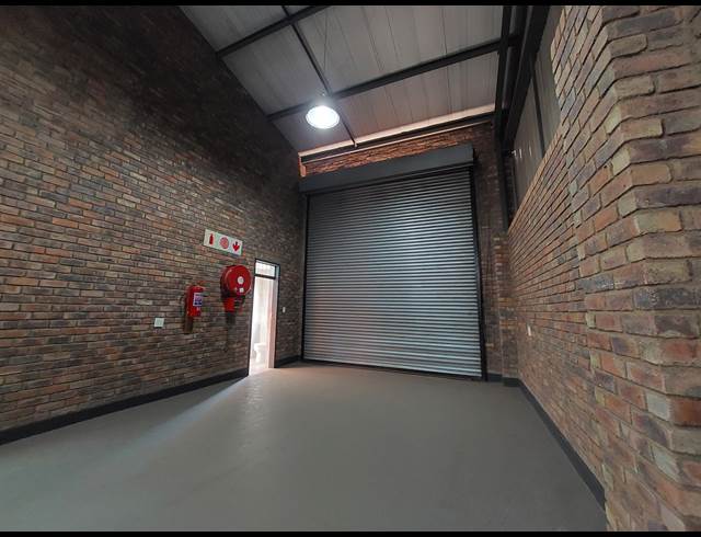 327M² WAREHOUSE TO LET IN CLAYVILLE