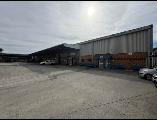 3,197M² WAREHOUSE TO LET IN OTTERY