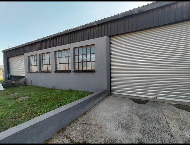 180M² FACTORY RENTED IN TRIANGLE FARM