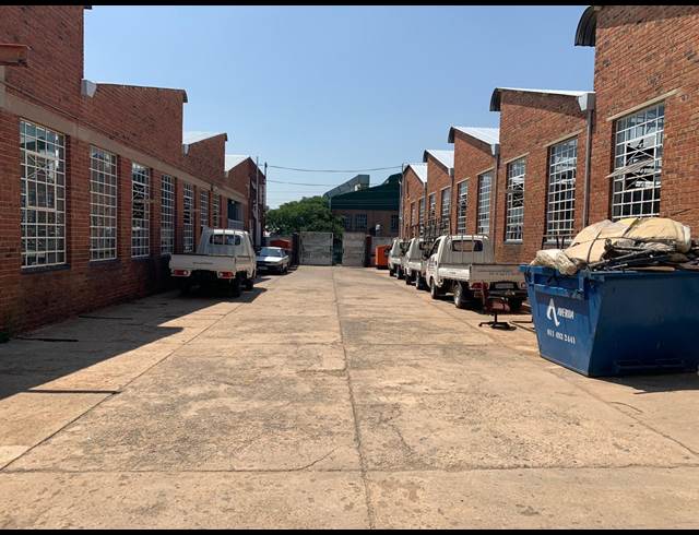 278M² WAREHOUSE TO LET IN KEW