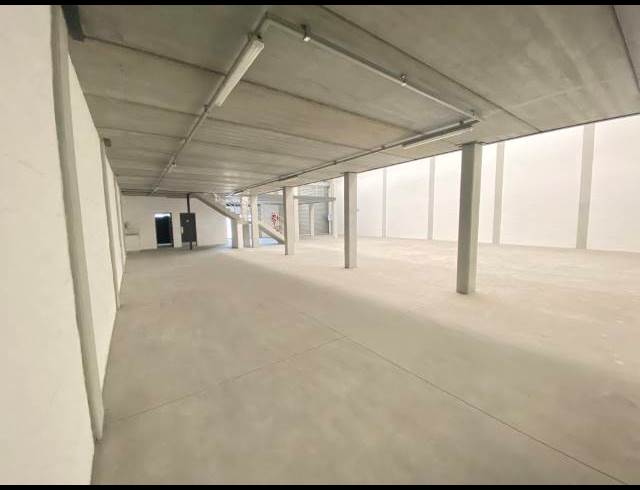 608M² WAREHOUSE TO LET IN STIKLAND INDUSTRIAL