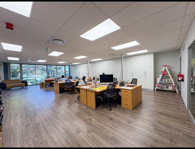 338M² OFFICE TO LET IN LA LUCIA RIDGE