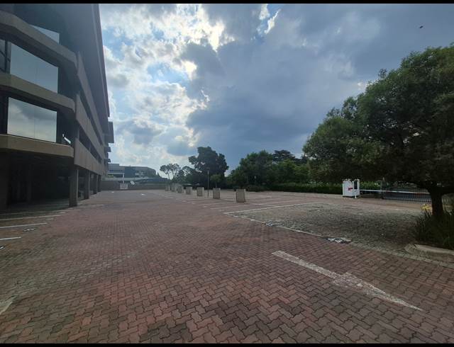 2,469M² BUILDING TO LET IN PARKTOWN