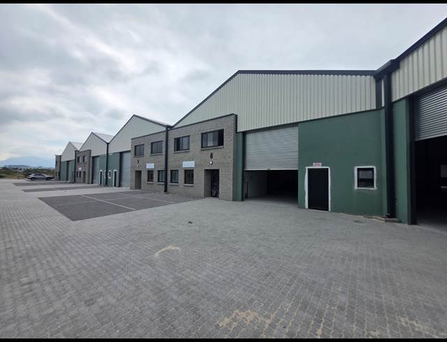 706M² WAREHOUSE TO LET IN FIRGROVE INDUSTRIAL ESTATE