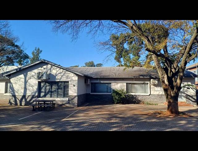 BUSINESS PROPERTY TO RENT IN CLUBVIEW