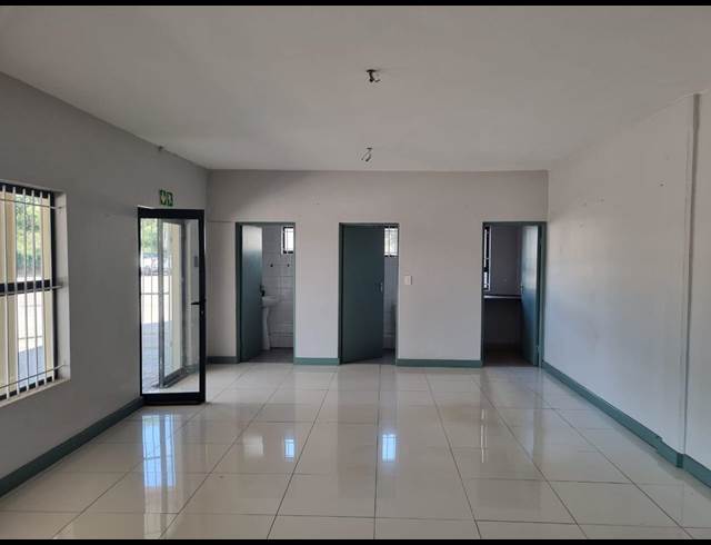 990M² WAREHOUSE RENTED IN SHAKAS HEAD