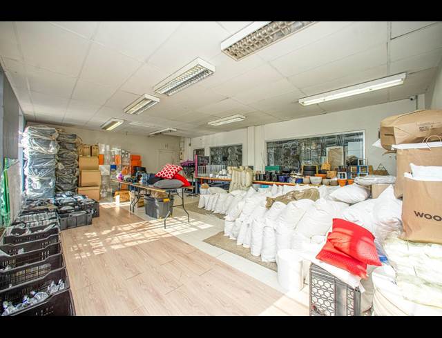 1,420M² WAREHOUSE TO LET IN WYNBERG