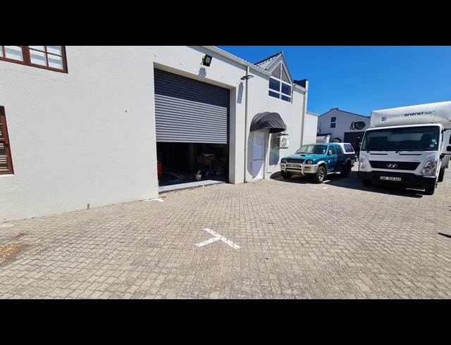 178M² WAREHOUSE TO LET IN DIEP RIVER
