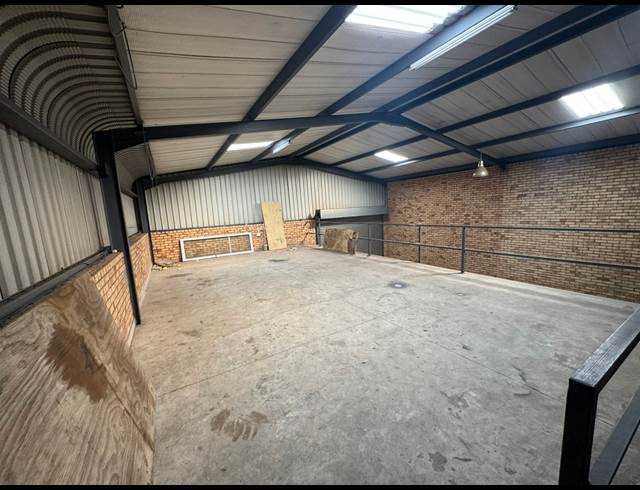 218M² WAREHOUSE TO LET IN CROWN
