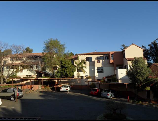 Bryanston / Balcairn - 2 Bed, 2 bath loft unit - R 8300.00pm excl elec