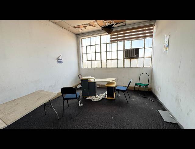 250M² WAREHOUSE TO LET IN VILLAGE MAIN