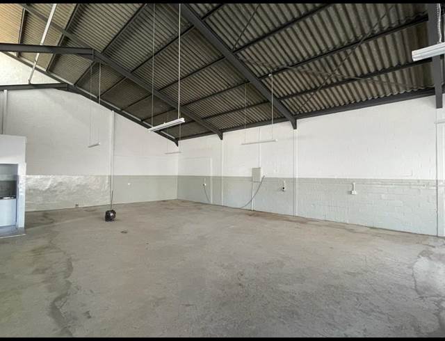 255M² WAREHOUSE RENTED IN STIKLAND INDUSTRIAL
