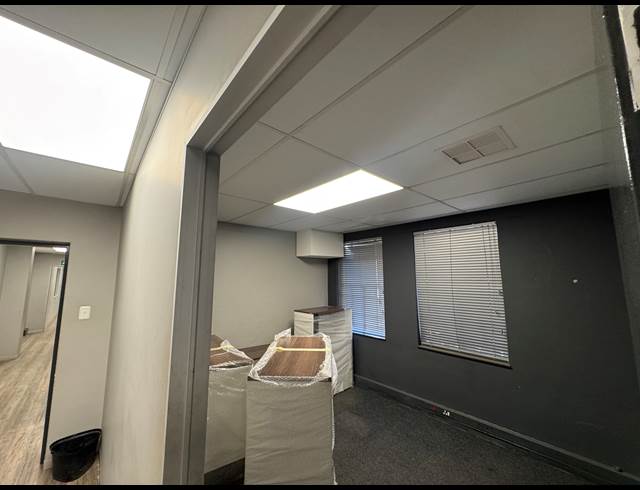 476M² OFFICE TO LET IN WYNBERG