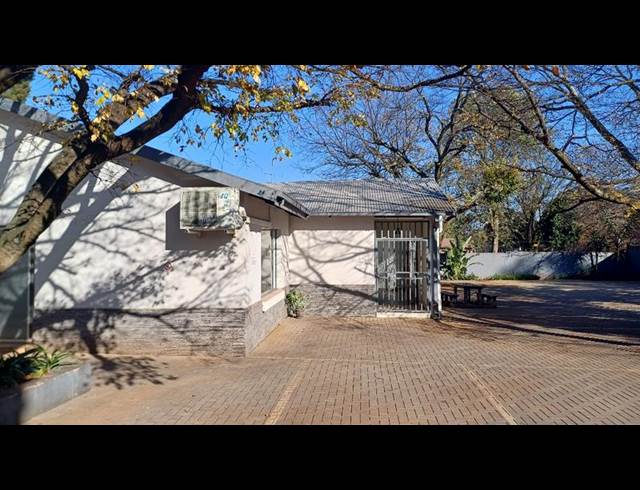 BUSINESS PROPERTY TO RENT IN CLUBVIEW