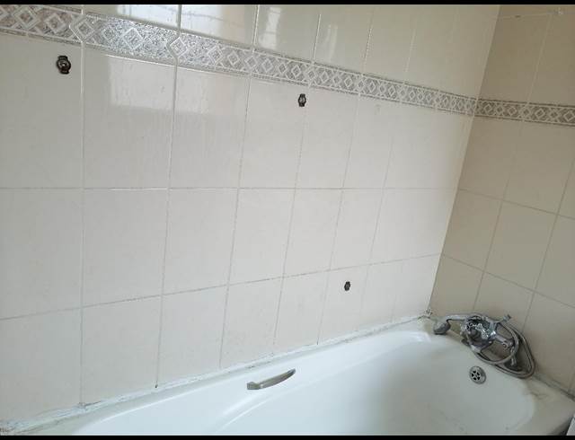 2 bed property to rent in RIDGEWAY