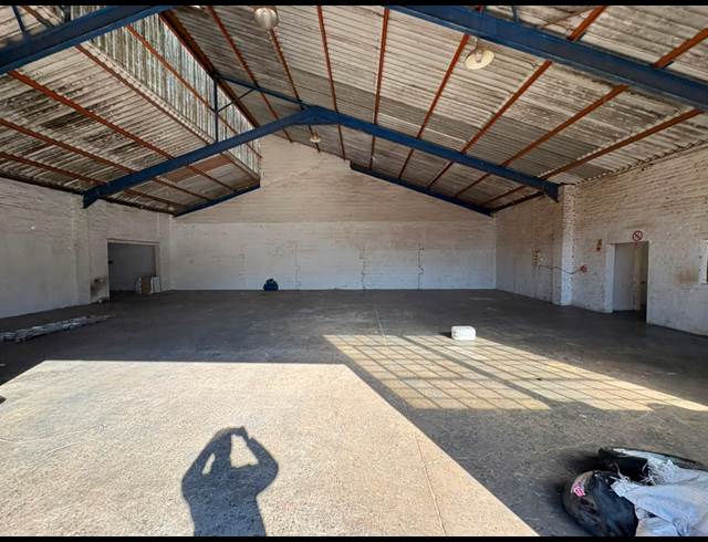 306M² WAREHOUSE TO LET IN BROADLANDS PARK
