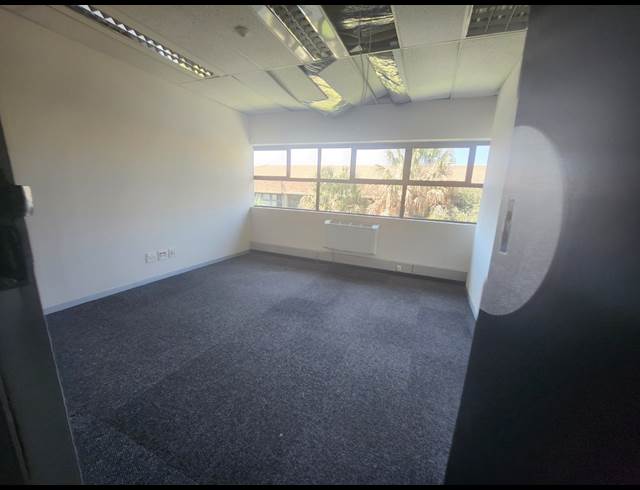 1,153M² OFFICE TO LET IN RANDJESPARK