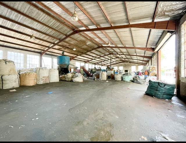 1,300M² WAREHOUSE TO LET IN NEW GERMANY