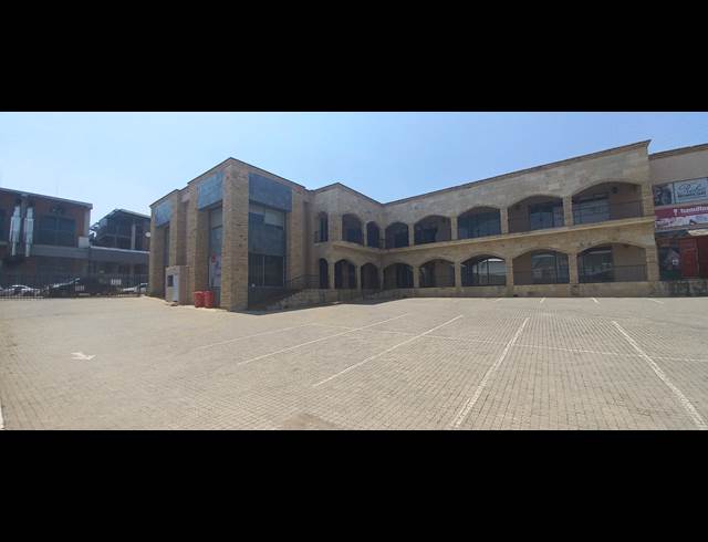 2,618M² BUSINESS CENTRE TO LET IN STRIJDOMPARK