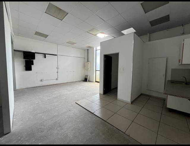 131M² OFFICE TO LET IN HIGHVELD