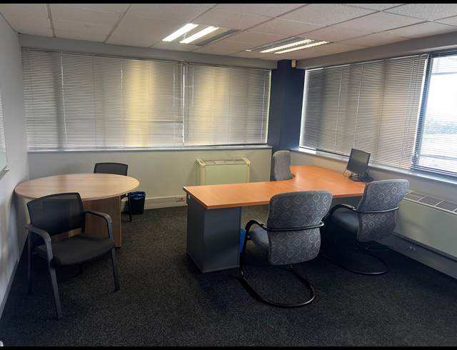 1,246M² OFFICE TO LET IN DAWNCLIFFE