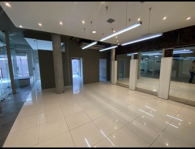 160M² RETAIL TO LET IN DE WATERKANT