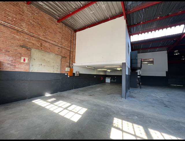 431M² WAREHOUSE TO LET IN STRIJDOMPARK