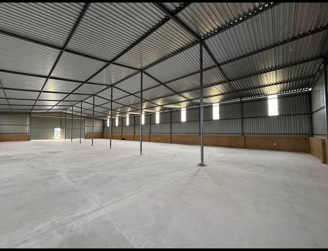 800M² WAREHOUSE TO LET IN TEDDERFIELD AH