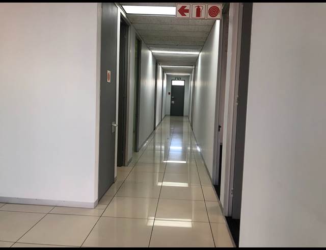 427M² OFFICE TO LET IN DUNKELD WEST
