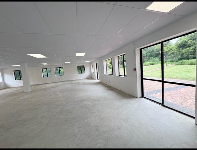 390M² OFFICE TO LET IN VORNA VALLEY