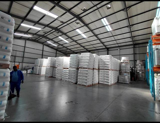 1,050M² WAREHOUSE TO LET IN CLAYVILLE