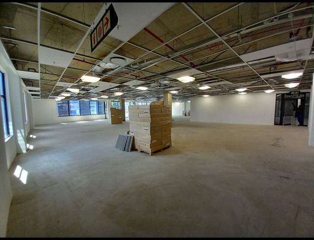 464M² OFFICE TO LET IN GLENADRIENNE