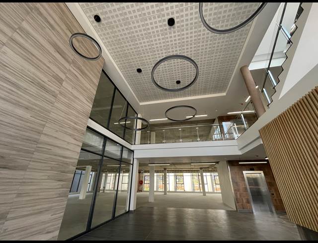 2,173M² OFFICE TO LET IN BRYANSTON