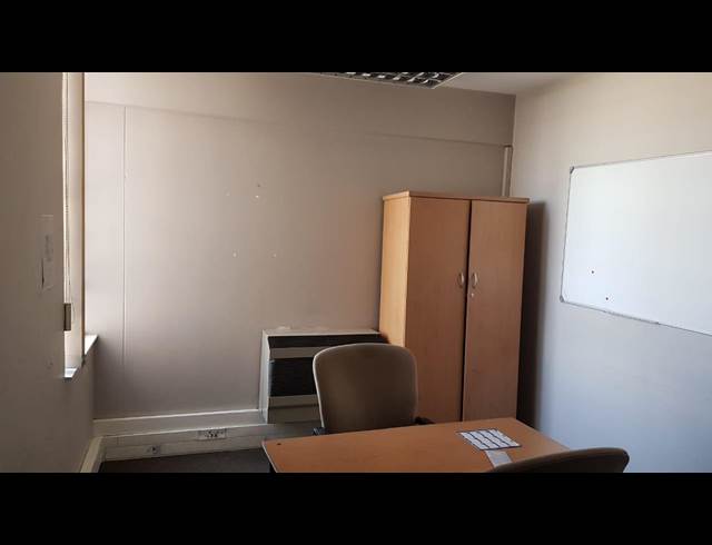 900M² OFFICE TO LET IN TULISA PARK