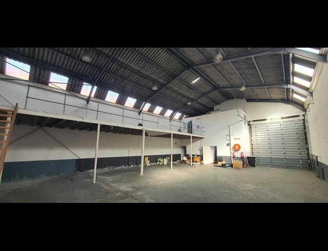 320M² WAREHOUSE TO LET IN KILLARNEY GARDENS