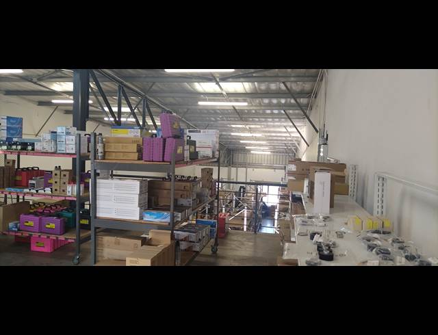 350M² WAREHOUSE TO LET IN RIVERSIDE PARK