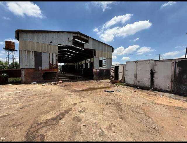 770M² WAREHOUSE TO LET IN LASER PARK