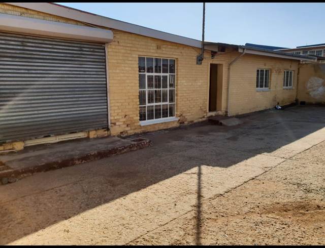 120M² WAREHOUSE TO LET IN ISANDO