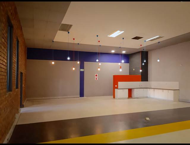 1,100M² WAREHOUSE TO LET IN SALT RIVER