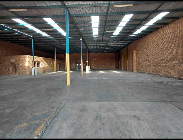 960M² WAREHOUSE TO LET IN POMONA
