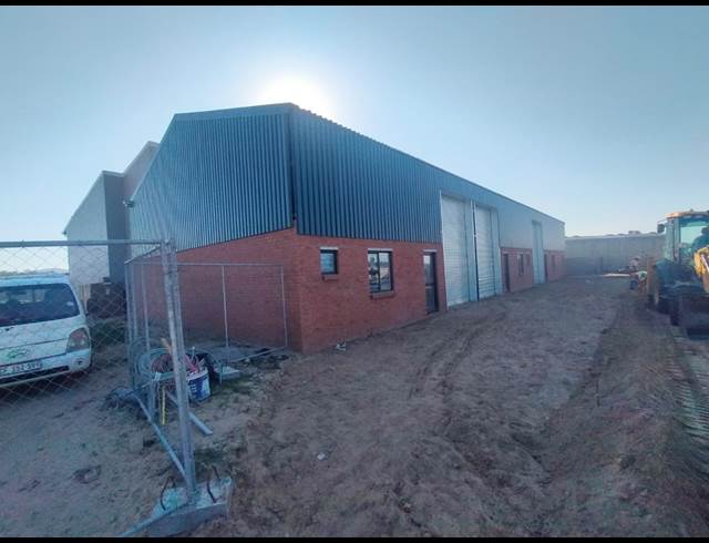 135M² FACTORY RENTED IN FISANTEKRAAL INDUSTRIAL