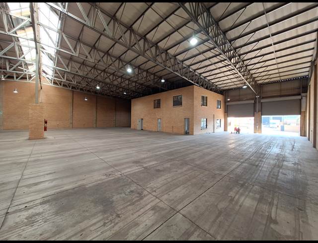 2,350M² WAREHOUSE TO LET IN NORTH RIDING